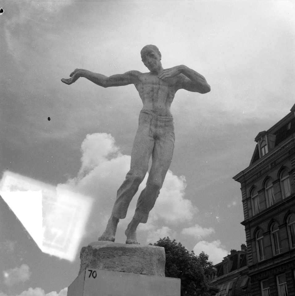 Beeldentenstoonstelling op het Frederiksplein te Amsterdam, Bestanddeelnr 904-5947