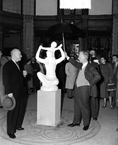 Beeldententoonstelling Frederiksplein Amsterdam, officiel opening door burgemees, Bestanddeelnr 906-5019