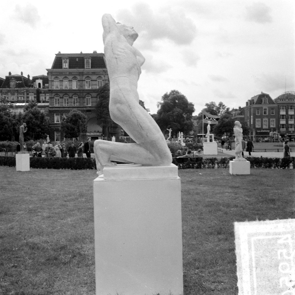 Beeldentenstoonstelling op het Frederiksplein te Amsterdam, Bestanddeelnr 904-5950