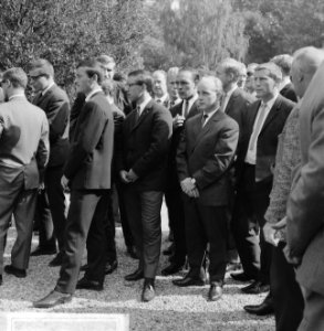 Begrafenis Chris Berger , spelers DWS aan de groeve, Bestanddeelnr 918-1916