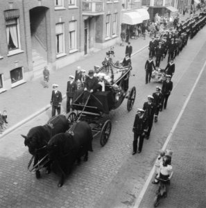 Begrafenis Adelborst-vlieger Meulenberg, Bestanddeelnr 902-9438