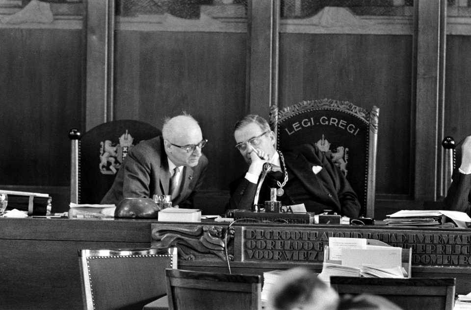 Behandeling begroting Amsterdam in de Raad, nummer 11 de KVP-fractie, v.l.n.r. B, Bestanddeelnr 918-8242