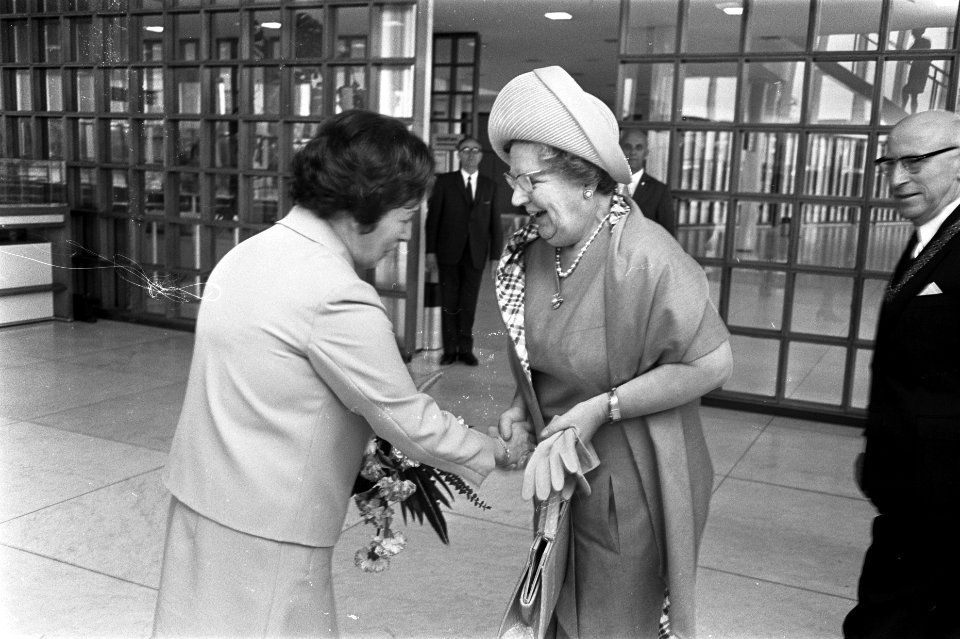 Begroeting van koningin Juliana, Bestanddeelnr 923-5486