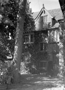 Begroeide gevel van het landhuis Shoppenhanger Manor, Bestanddeelnr 254-2724