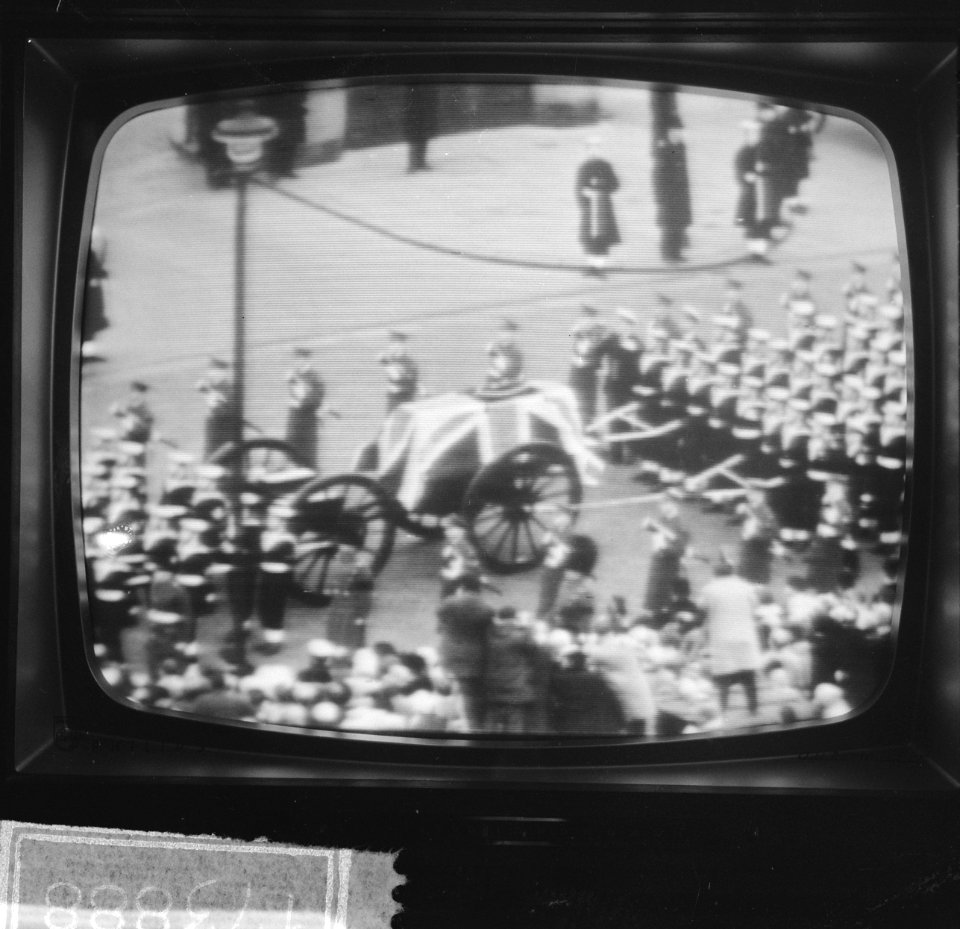 Begrafenis Churchill vanaf televisie, de kist, Bestanddeelnr 917-3888