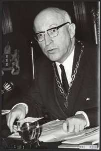 Begrotingsdebatten in de gemeenteraad van Amsterdam. Burgemeester dr. I. Samkald, Bestanddeelnr 094-0230