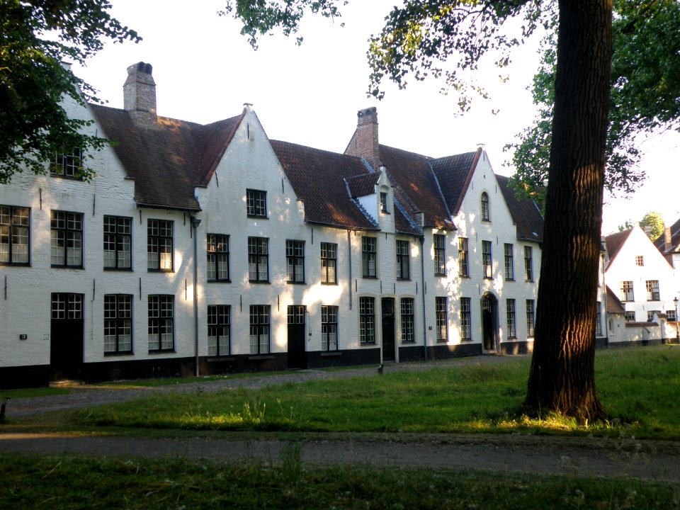Begijnhof Brugge Binnenplein Westkant 2