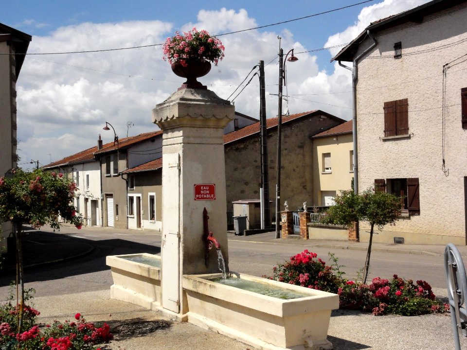Behonne (Meuse) fontaine (citerne 1882)