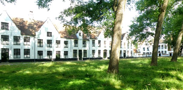 Begijnhof Brugge Binnenplein Westkant 3