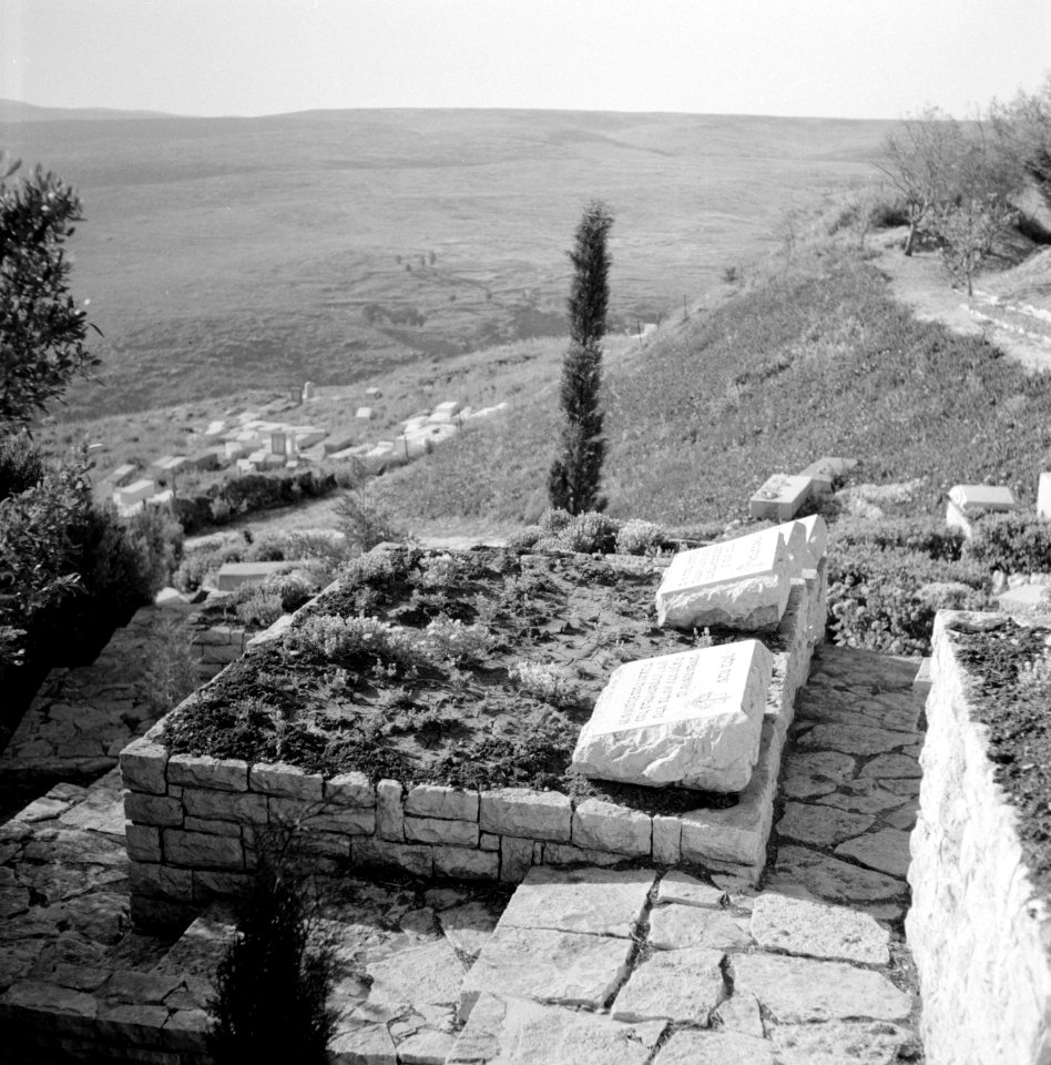 Begraafplaats te Safad (Safed) met staande en liggende zerken, Bestanddeelnr 255-4014
