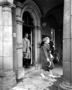 Begroting defensie Eerste Kamer (exclusief Telegraaf mevrouw Visser ), Bestanddeelnr 913-9264