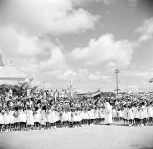 Begroeting van koningin Juliana op Bonaire, Bestanddeelnr 252-3820