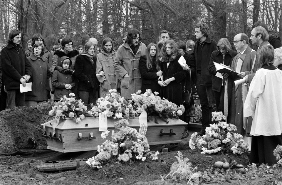 Begrafenis dienstplichtig soldaat Leo Bulter in Lonneke door Zuid-Molukkers dood, Bestanddeelnr 928-3166