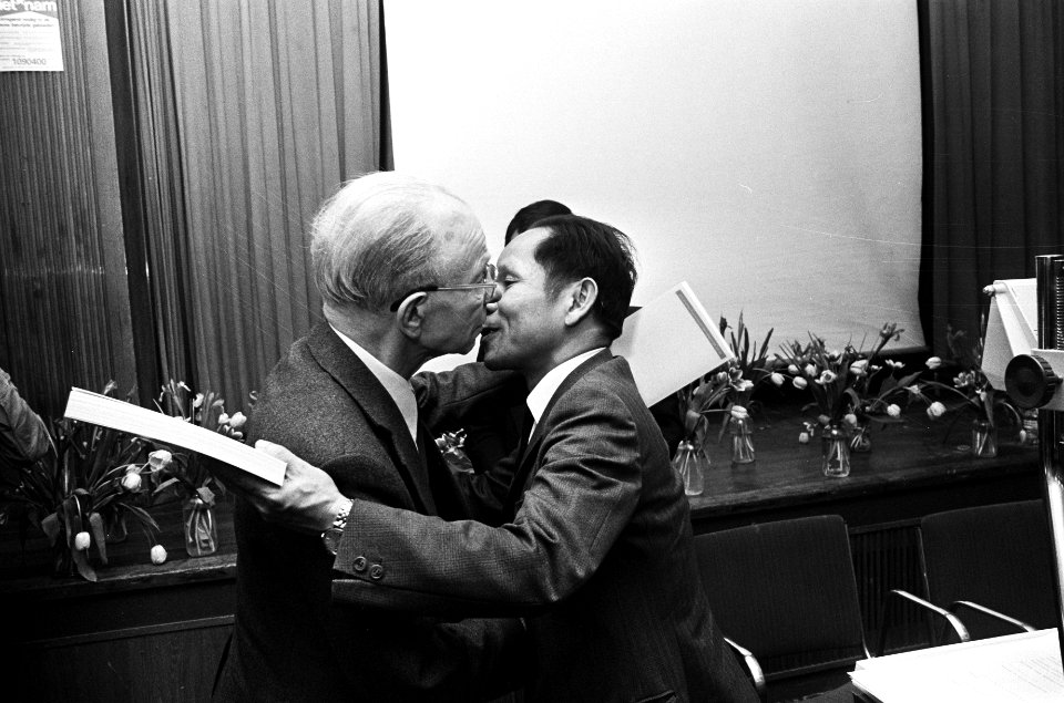 Begroeting van Phan Thanh Nam (lid van de Voorlopige Revolutionaire Regering van, Bestanddeelnr 927-9031