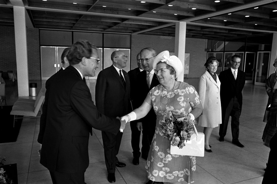 Begroeting van koningin Juliana, Bestanddeelnr 923-5471