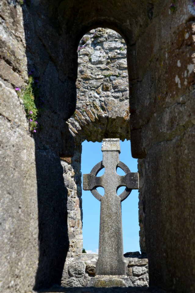 Grave cemetery tombstone