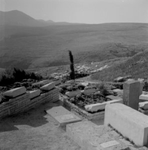 Begraafplaats te Safad (Safed) met staande en liggende zerken, Bestanddeelnr 255-4013