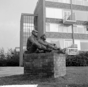 Beeldje van Bayens, schaftende arbeiders, Bestanddeelnr 917-0026