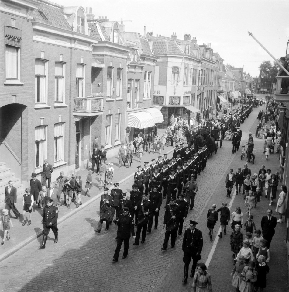 Begrafenis Adelborst-vlieger Meulenberg Marvo Utrecht, Bestanddeelnr 902-9436