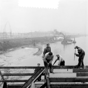 Begin bouw IJtunnel sloop Piet Heinkade opspuiten Oosterdok, Bestanddeelnr 907-4772