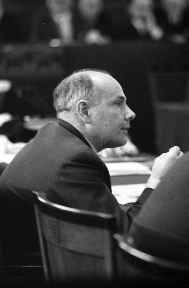 Begrafenis debat in Amsterdam Gemeenteraad Publieke belangstelling, Bestanddeelnr 912-2479