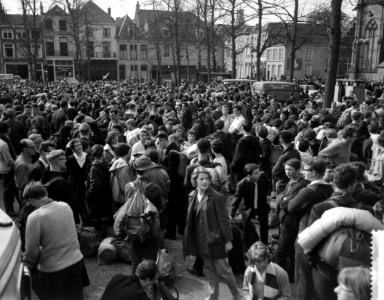 Begin van de voettocht Pax Christi te Den Bosch . Verzamelplaats op de parade , Bestanddeelnr 912-3126