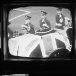 Begrafenis Churchill vanaf televisie, de kist, Bestanddeelnr 917-3887