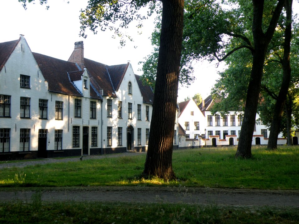 Begijnhof Brugge Binnenplein Westkant 1