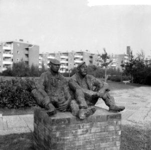 Beeldje van Bayens, schaftende arbeiders, Bestanddeelnr 917-0019
