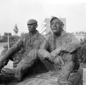Beeldje van Bayens, schaftende arbeiders, Bestanddeelnr 917-0021