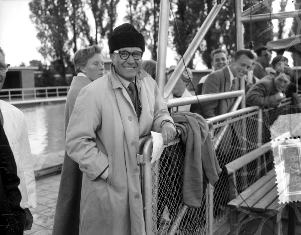 Begin Nederlandse zwemkampioenschappen Amsterdam Trainer waterpolo Frans Kuyper, Bestanddeelnr 907-9736