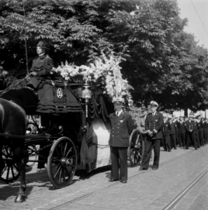 Begrafenis 3 officieren Den Haag Stoet onderweg, Bestanddeelnr 902-8770