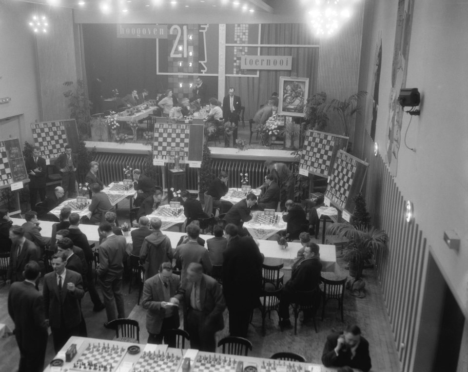 Begin van het 21ste Hoogovenschaaktoernooi in Beverwijk Overzicht van de toerno, Bestanddeelnr 910-0773