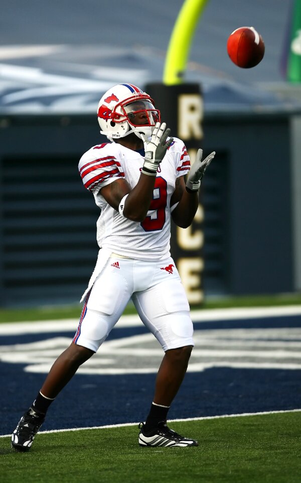 College football punt return fielding punt