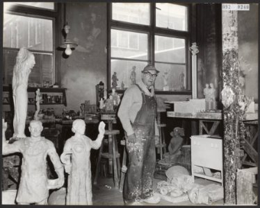 Beeldhouwer Hildo Krop 80 jaar In zijn atelier, Bestanddeelnr 092-0240