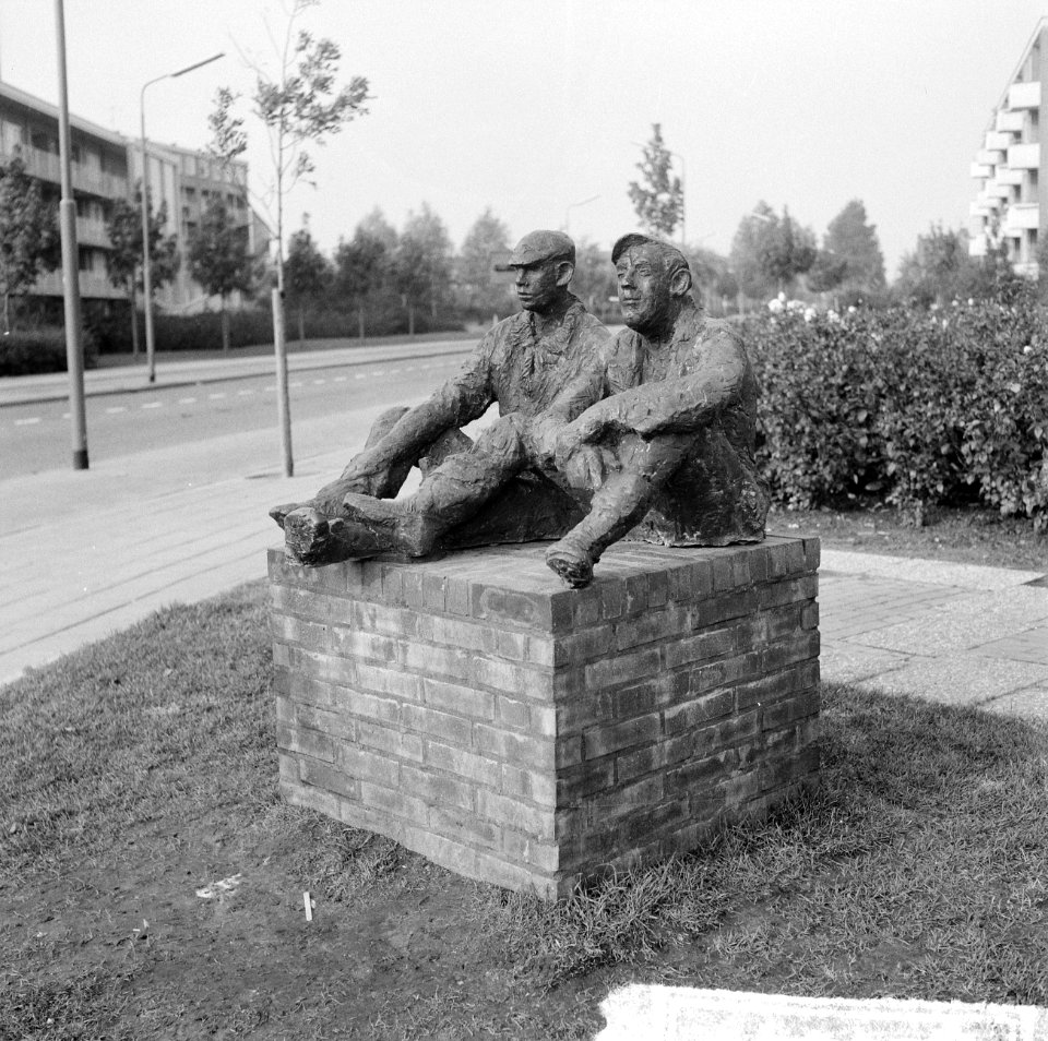 Beeldje van Bayens, schaftende arbeiders, Bestanddeelnr 917-0023