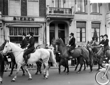 Begin in Utrecht van het twaalfde lustrum van de Vrouwelijke Studenten Verenigin, Bestanddeelnr 910-3129