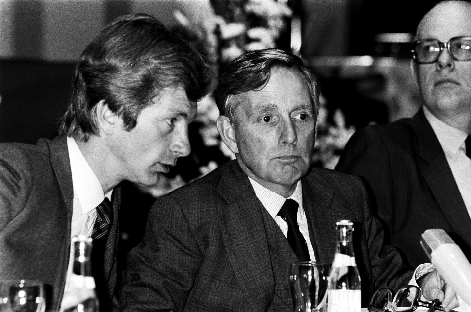 Begin van tweedaagse algemene ledenvergadering van VVD in Den Haag Kamminga (l, Bestanddeelnr 931-5012