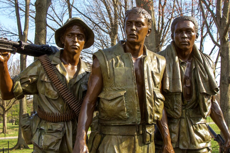 Monument sculpture statue