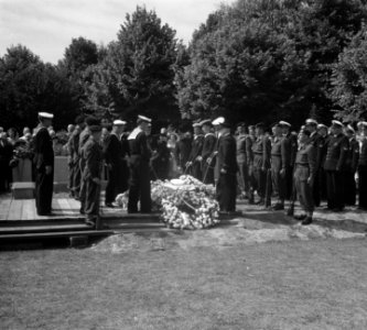 Begrafenis Sergeant Vlieger Van den Akker te Vlaardinge, Bestanddeelnr 904-6865