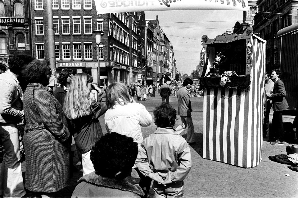 Belangstelling voor Engelse poppenkast op de Dam in Adam, Bestanddeelnr 932-1085