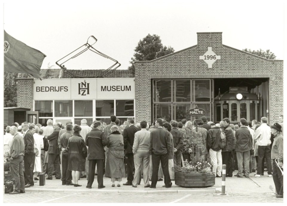 Belangstelling bij de opening van het nieuwe NZH museum. NL-HlmNHA 54036511