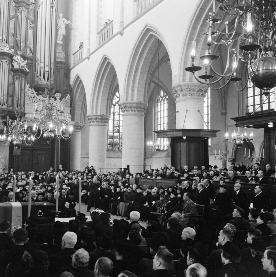 Begrafenis illegale strijders in Haarlem, Bestanddeelnr 901-1483