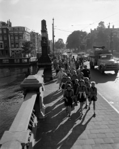 Begin van de avondvierdaagse in Amsterdam, Bestanddeelnr 910-4500
