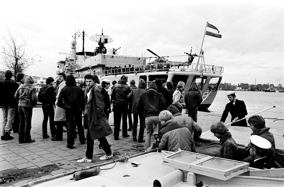 Belangstellenden op de kade, Bestanddeelnr 930-5309