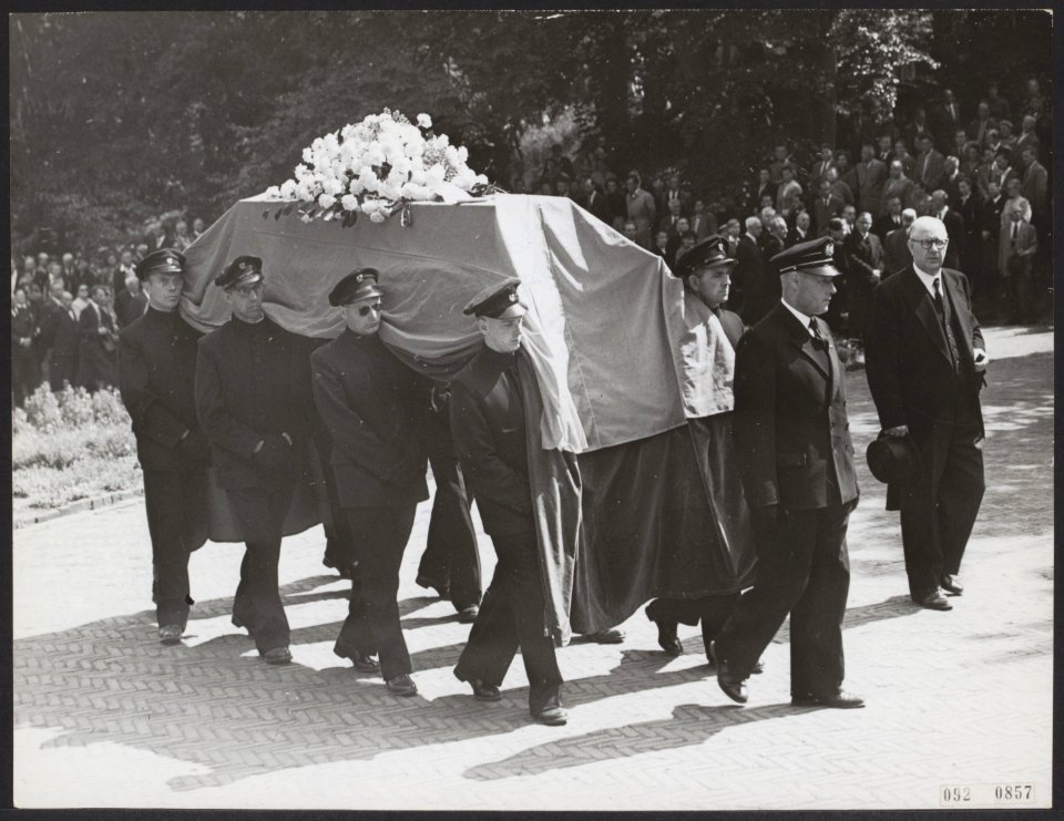 Begrafenissen, politici, crematoria, Bestanddeelnr 092-0857