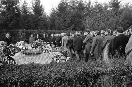 Begrafenis van treinmachinist H. Braam , slachtoffer van kaping trein door Zuid-, Bestanddeelnr 928-3165