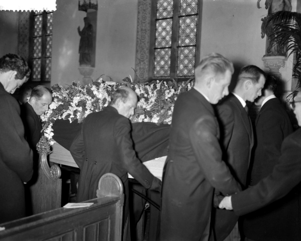Begrafenis van Egmont baron van Zuylen van Nijevelt, eigenaar van Kasteel De Ha, Bestanddeelnr 911-9070