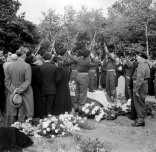 Begrafenis Sergeant der Mariniers G. van Dellen, Bestanddeelnr 904-6398