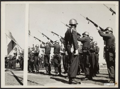 Begrafenis van het stoffelijk overschot van luitenant-kolonel M.P.A. den Ouden m, Bestanddeelnr 105-1218 photo